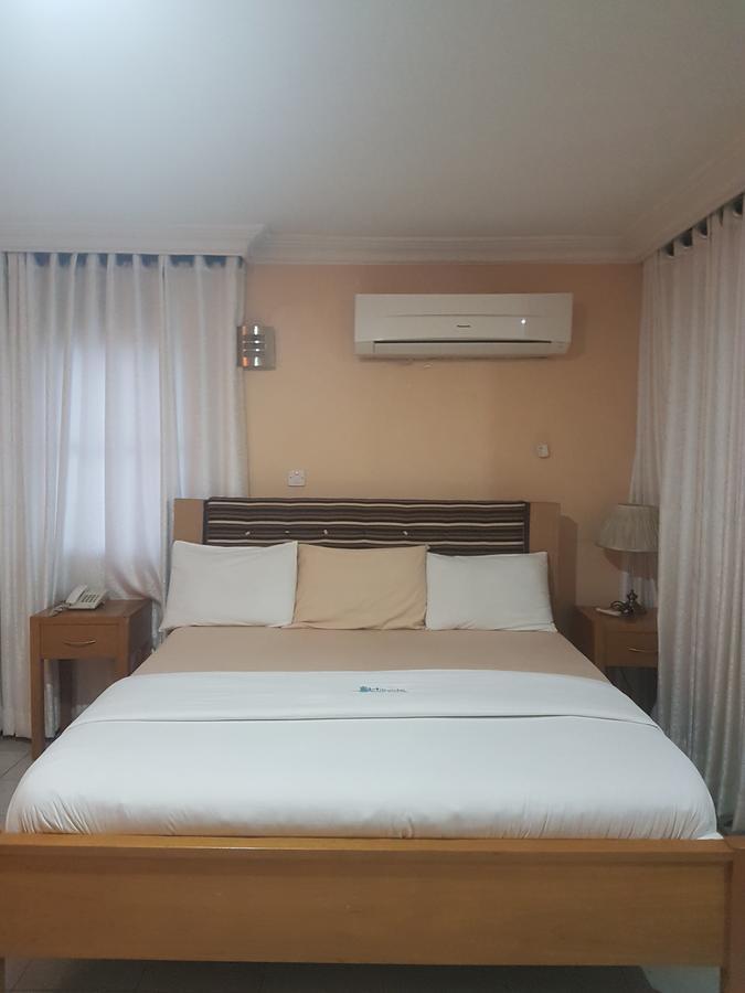 Hillside Gardens Ltd Hotel Lagos Bagian luar foto